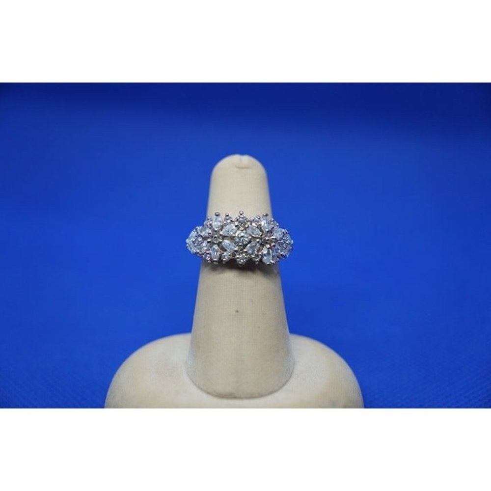 Marquise Floral Rhinestone Ring Size 6.75 -Stunning‎ Costume Jewelry Piece (1a4)